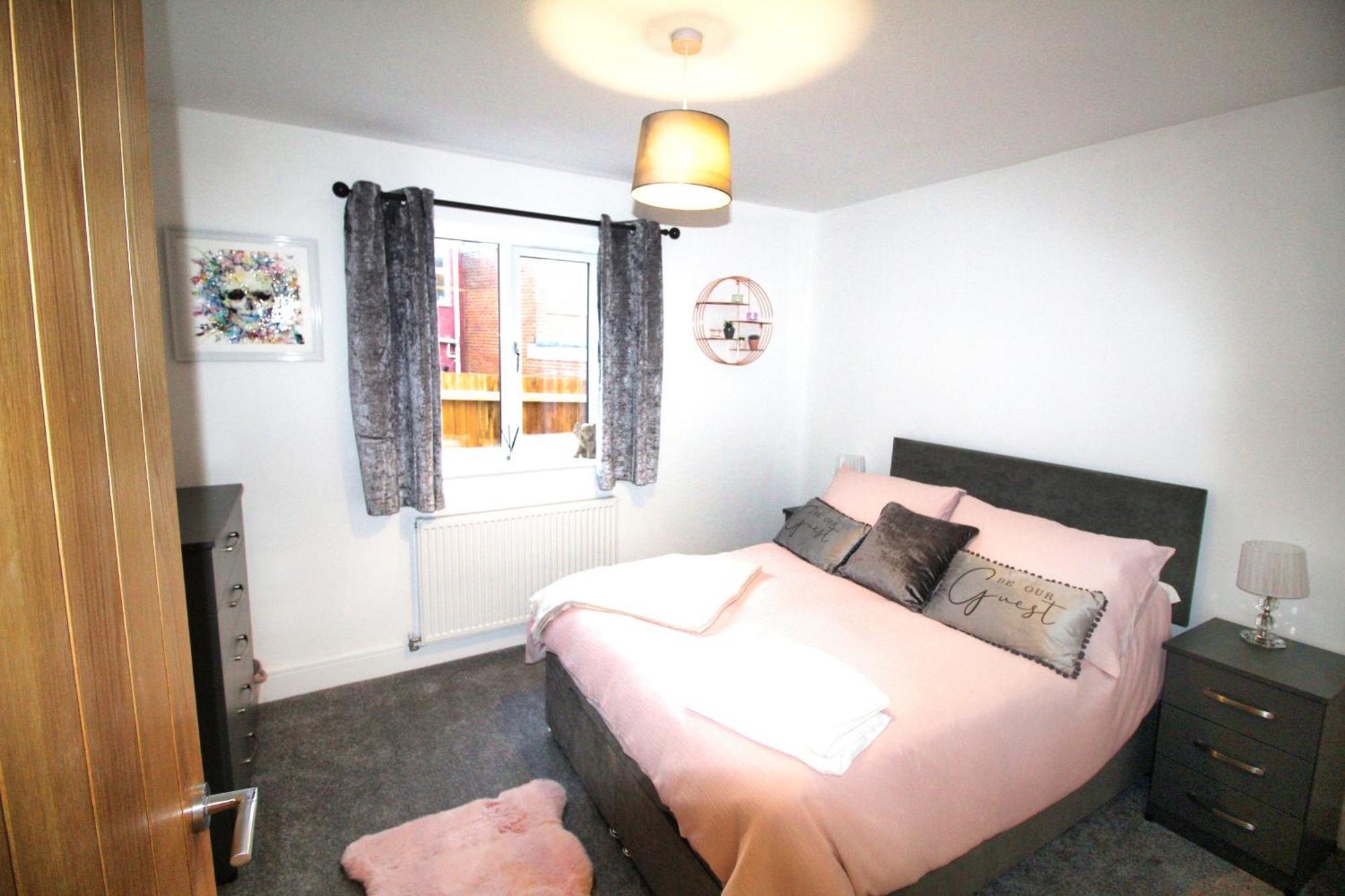Rotherham - Rawmarsh - Great Customer Feedback - 2 Bed Bungalow - New Build - High End Furnishings - Wheel Chair Accessible - Large Enclosed Garden - Dog Friendly Extérieur photo